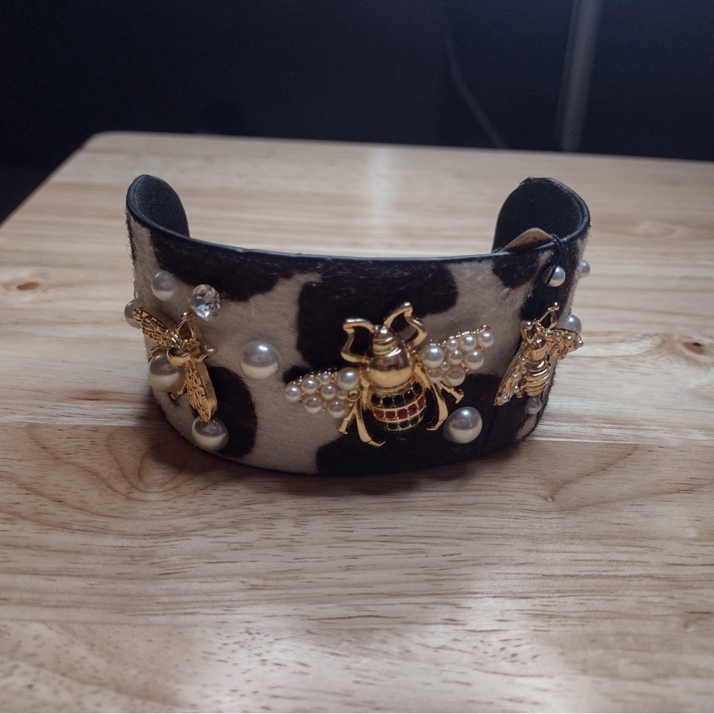 LL* New! Cowprint Bee Cuff Fashion Bracelet - Picture 3 of 4